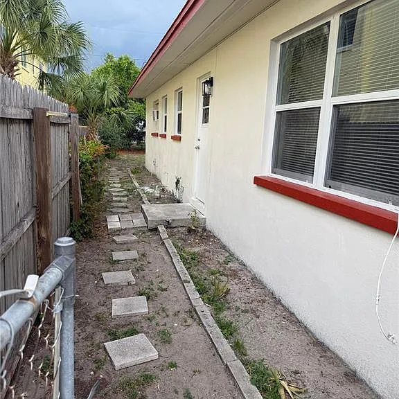 1458 Grove St — Photo 10