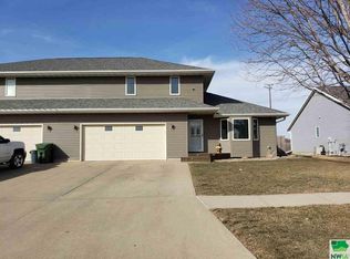 521 Cheyenne Blvd, Akron, IA 51001