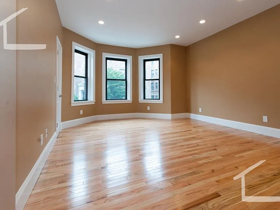 8 Lothian Rd #1