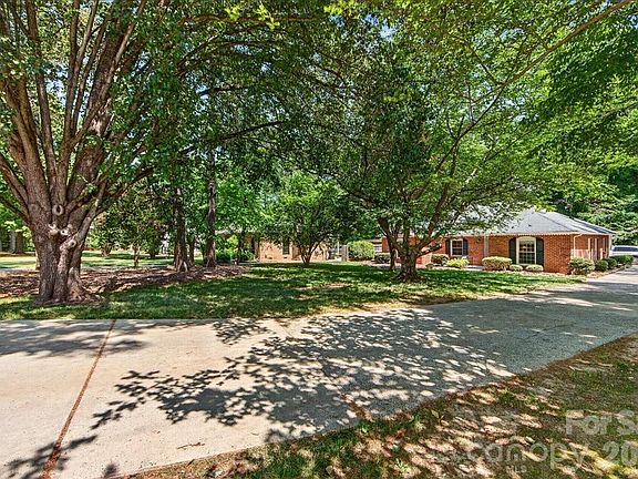3rd image of 5017 Sharon View Rd
