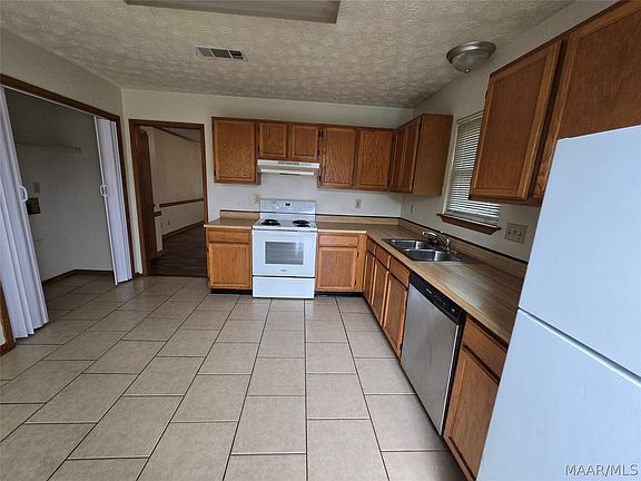 3rd image of 3444 Wickham Rd