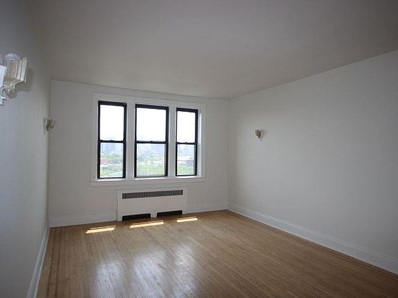 2nd image of 104 Palisade Ave APT C1