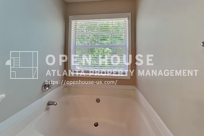 2447 Moultrie Ct — Photo 10