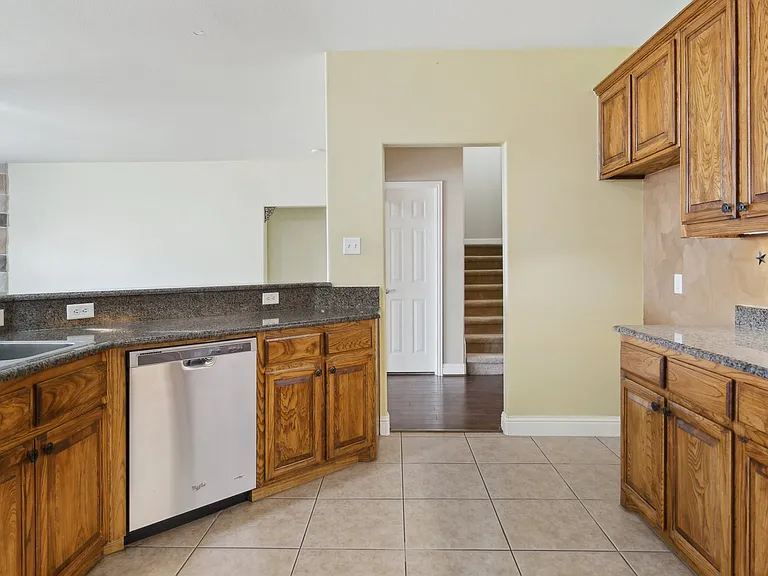 313 Country Lakes Dr — Photo 12