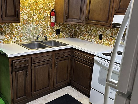 2nd image of 325 E Water St #1