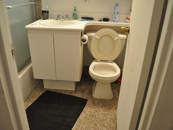 4th image of 253 E 77th St APT 3C