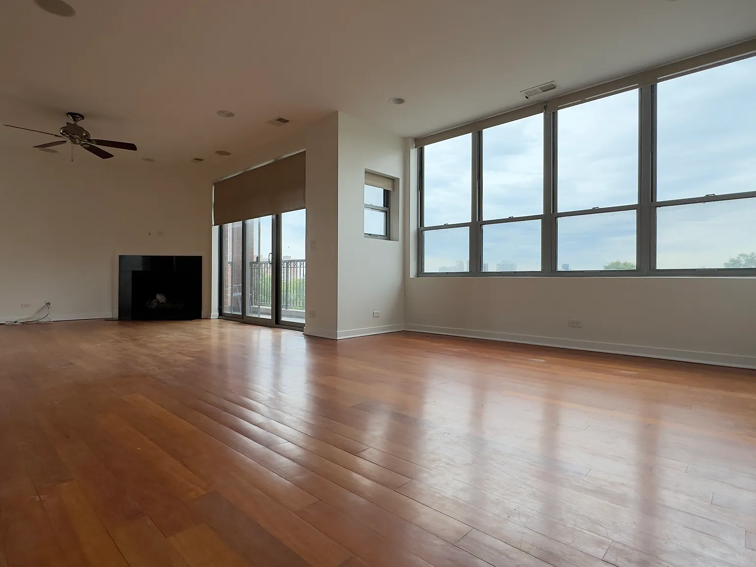 3 bed, 2000 sqft, $3,595 — Photo 2