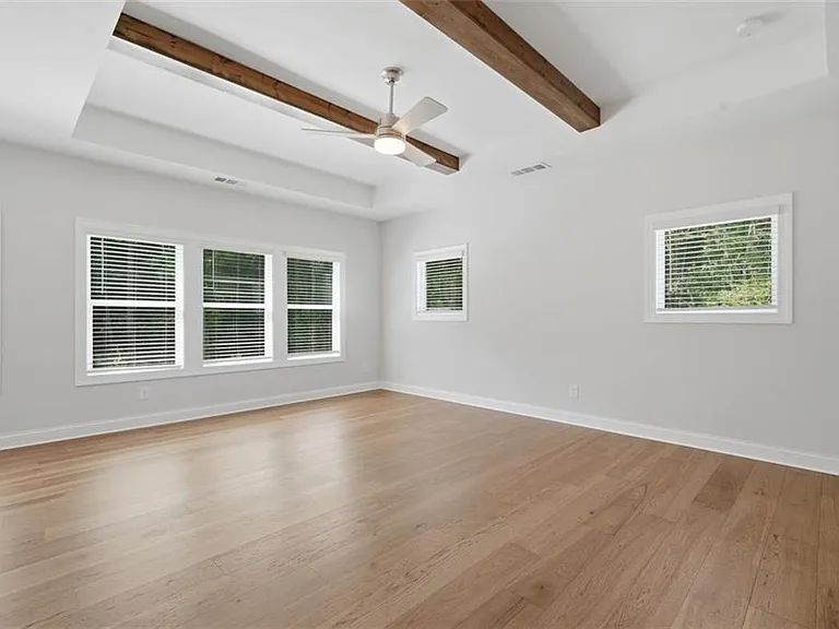 401 Oakleigh Ave — Photo 16