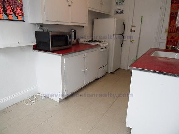 2nd image of 127 Sutherland Rd #Maci
