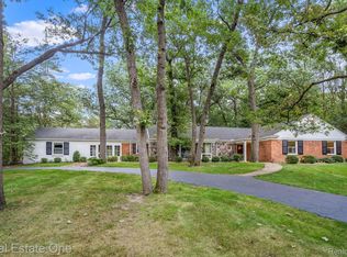 851 Peach Tree Ln, Rochester Hills, MI 48306