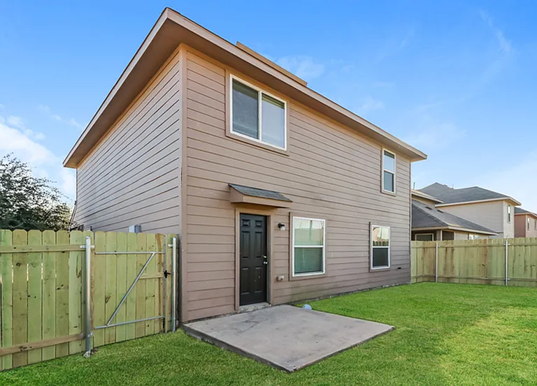 19014 Moynihan Dr — Photo 5