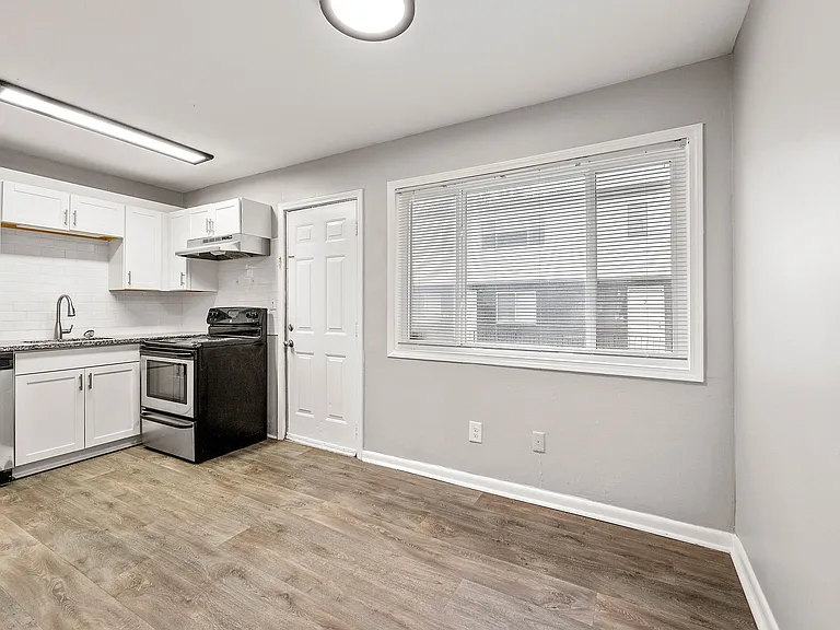Balfour Chastain — Photo 6