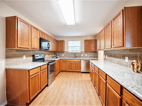 5th image of 930 Fleming St