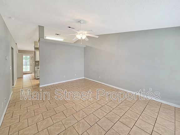 4th image of 3359 Green Briar Cir APT A