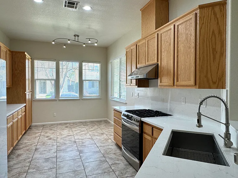 4181 Cherry Blossom Ln — Photo 8