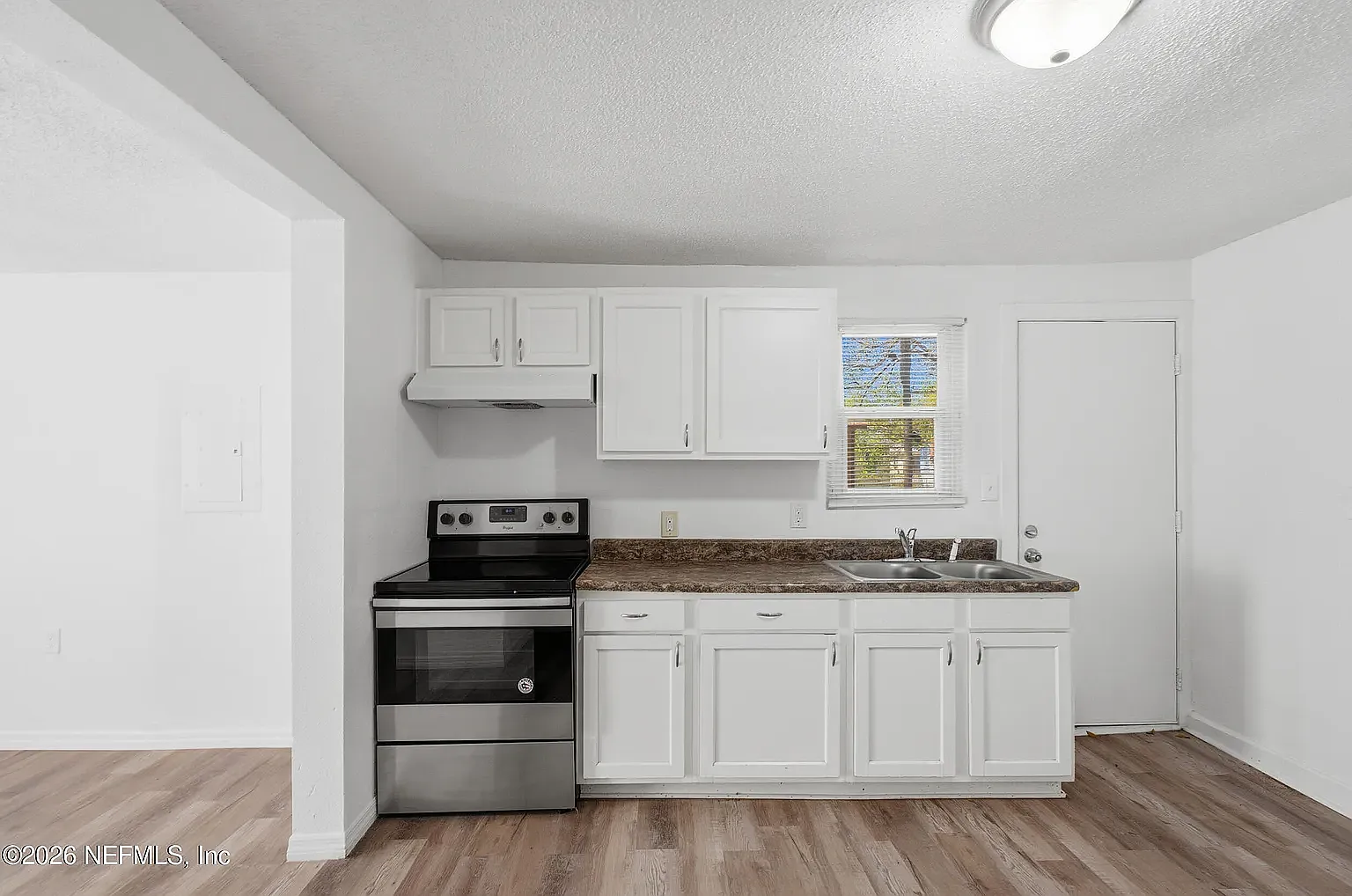 3 bed, 1002 sqft, $1,425 — Photo 3