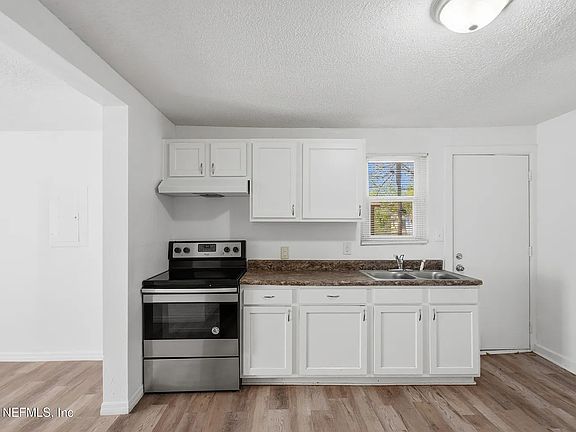 3rd image of 859 W 28th St