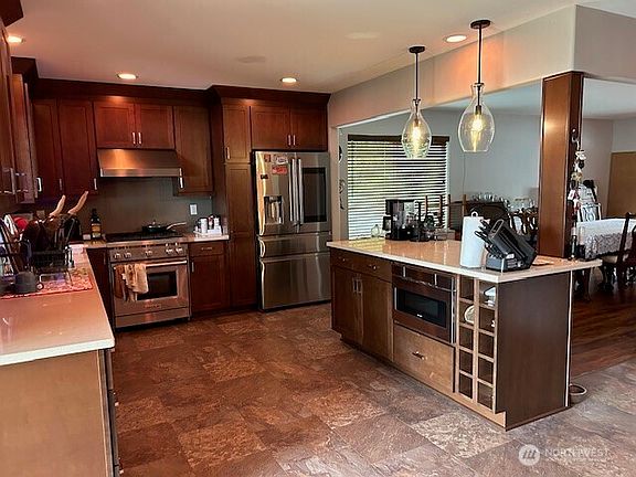 4th image of 120 Antonie Avenue N