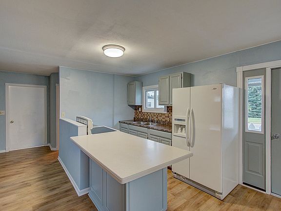 5th image of 308 W Beloit St