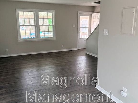 5th image of 226 Oak St APT A