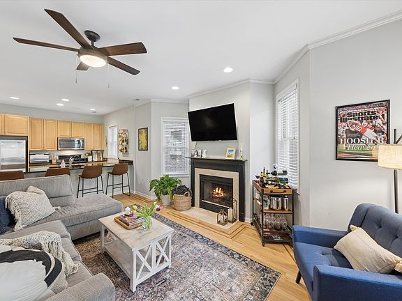 3rd image of 4104 N Kenmore Ave APT 2N