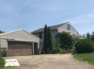 1184 Bay Dr, Dixon, IL 61021