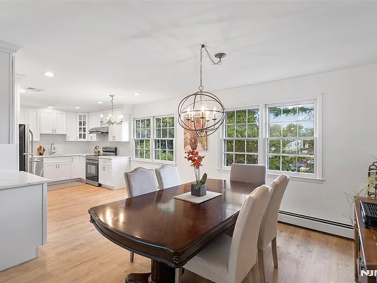 611 Cliff St — Photo 4