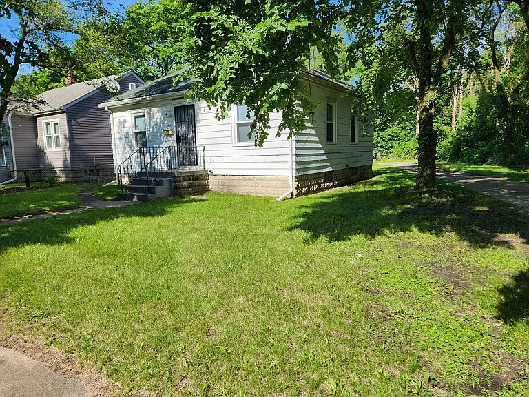 4133 Harrison St — Photo 2