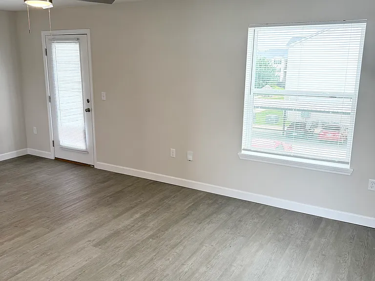 400 Maple Valley Dr — Photo 14