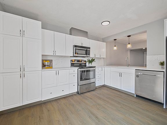 3rd image of 1511 Lakeside Grn