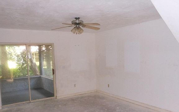 5th image of 807 Brimfield Ct