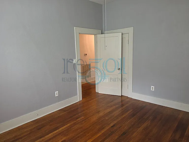 301 W 5th St — Photo 29