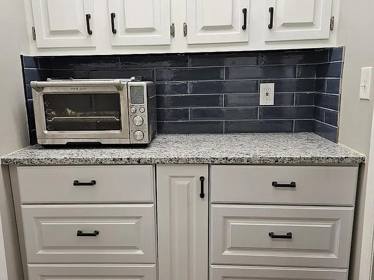 Butler's Pantry. Walk-in pantry not pictured