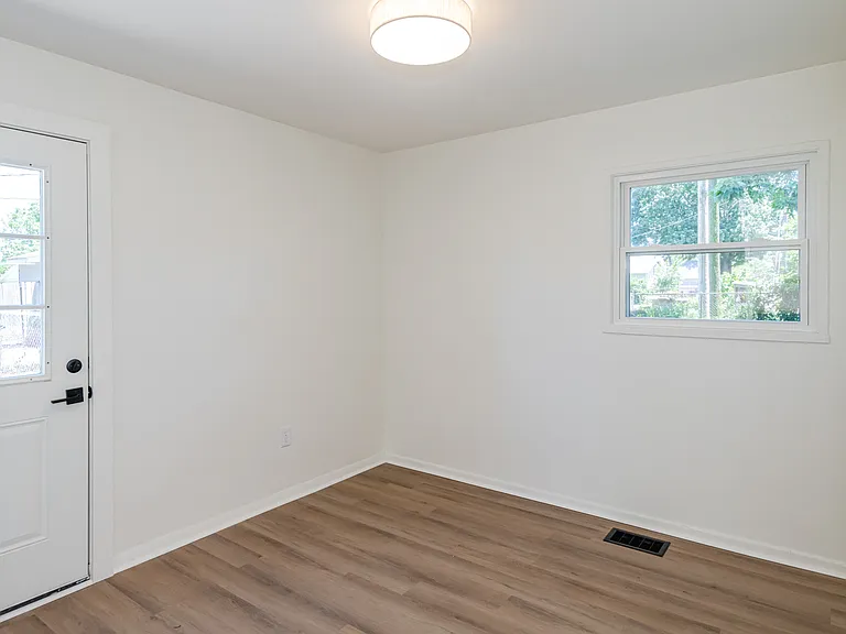 77 Ridgebury Dr — Photo 23