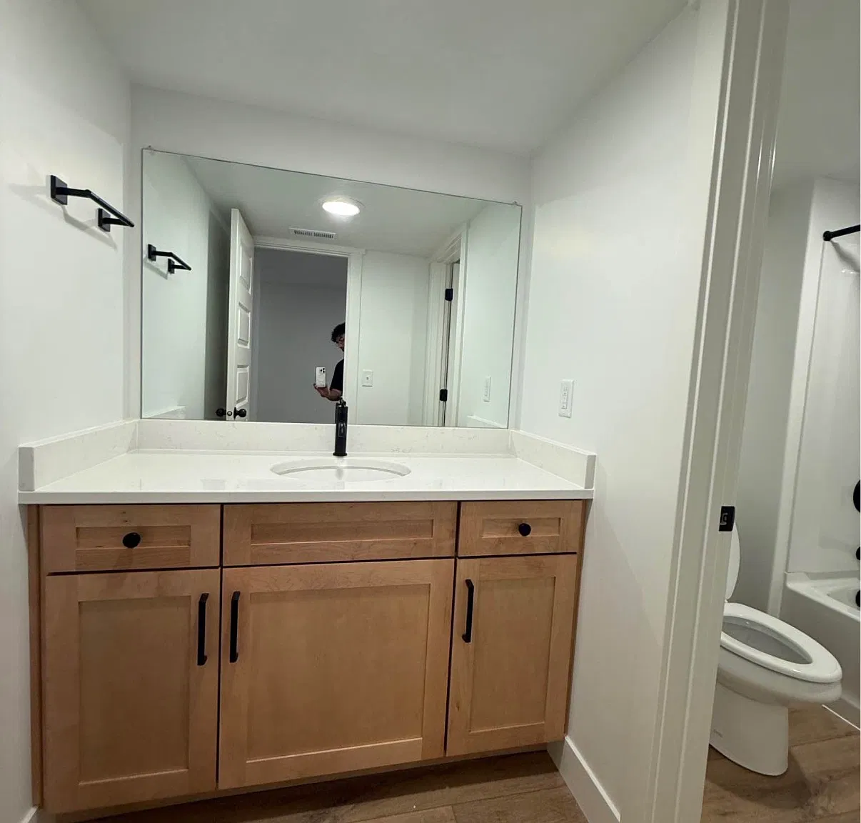 786 N Danverse Dr - B — Photo 3