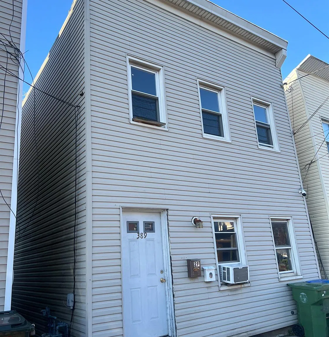 4 bed, 1.0 bath, 1932 sqft, $2,200 — Photo 1