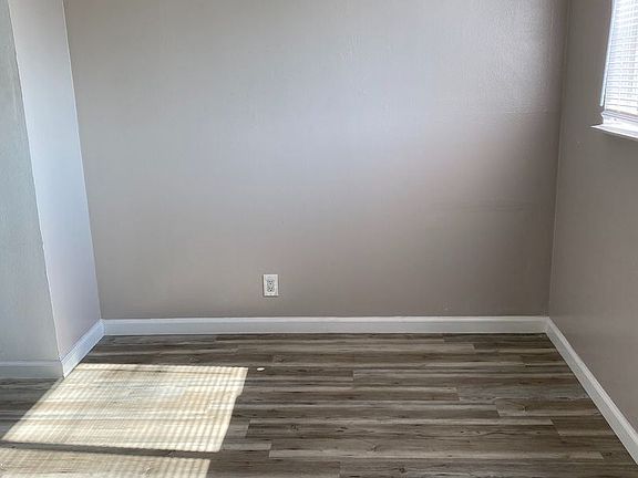 5th image of 15759 Vanowen St Unit 13