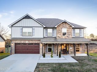 221 Montgomery Farms Dr, Friendsville, TN 37737