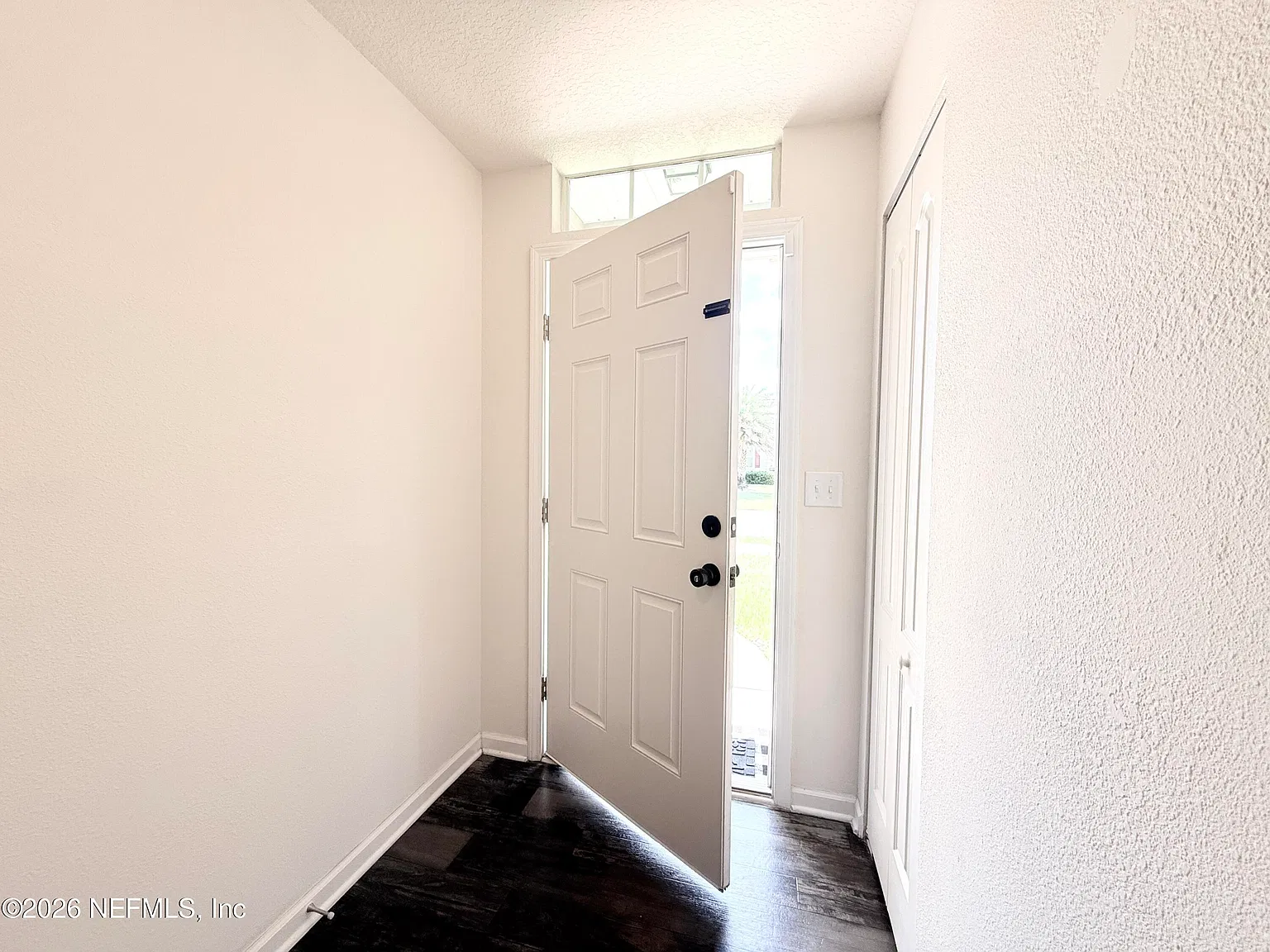 4 bed, 2.0 bath, 1856 sqft, $2,000 — Photo 3