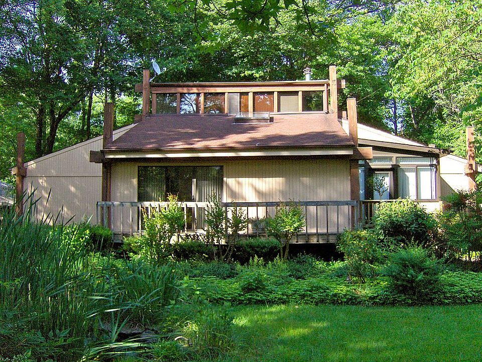 1st image of 5832 River Dr