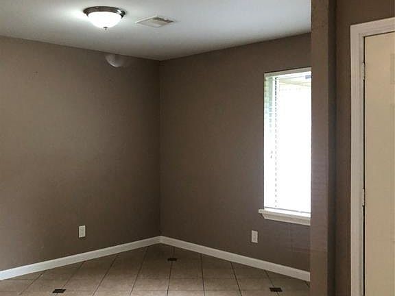 4th image of 547 Twinbrooke Dr