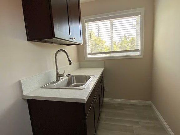 5th image of 1439 Larchwood Ave #3