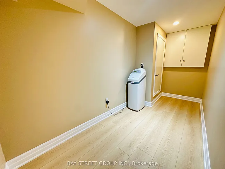 118 Fairglen Ave — Photo 39