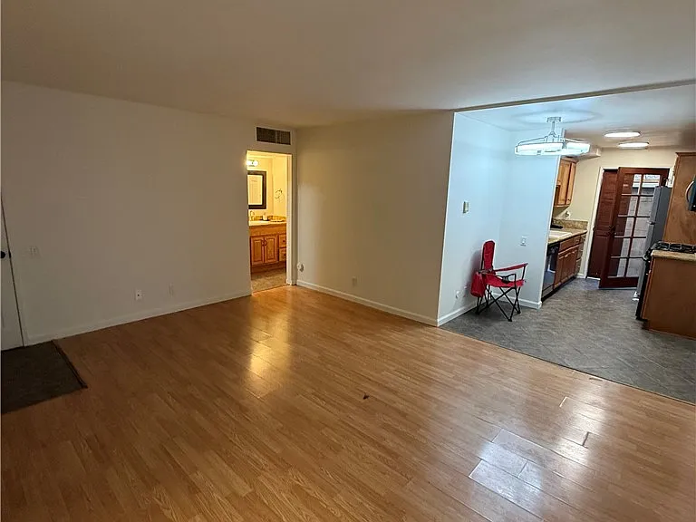 21219 Roscoe Blvd — Photo 4