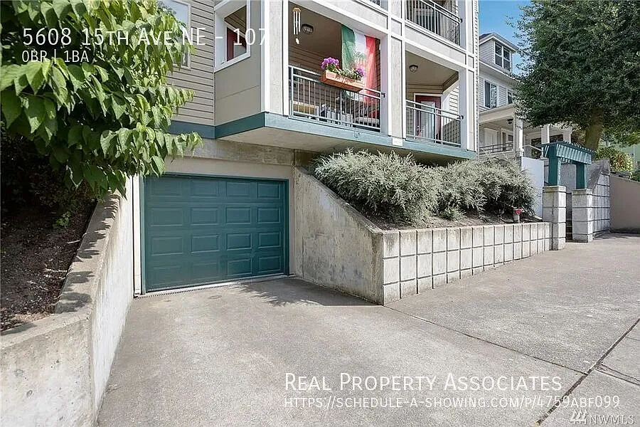 5608 15th Ave NE — Photo 1