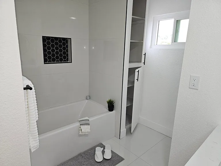 102 N Merrimac Dr #C — Photo 22