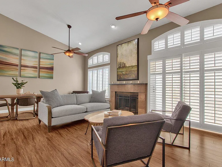 1138 E Amberwood Dr — Photo 17