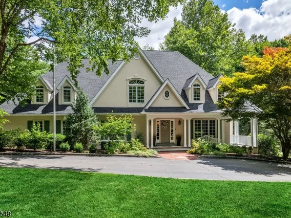 29 N Saddle Brook Dr, Hohokus Boro, NJ 07423