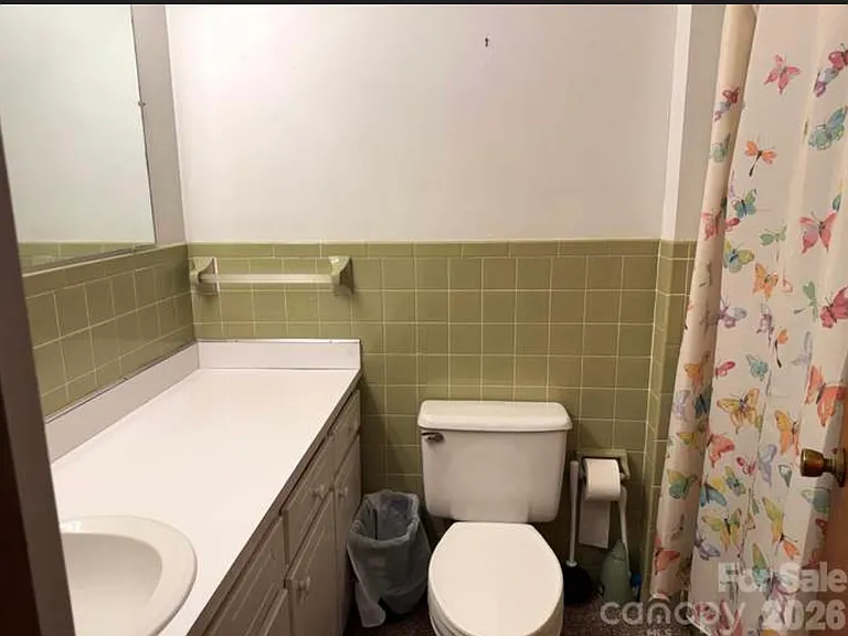 530 Burlington St — Photo 5