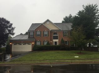 9341 S Whitt Dr, Manassas Park, VA